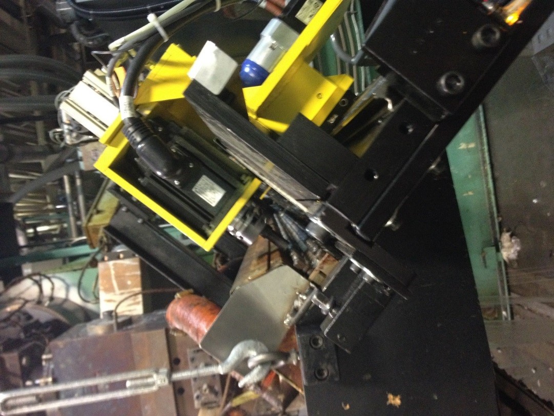 Servo controllers, motors and Modbus solved a die adjustment problem on this extrusion machine.